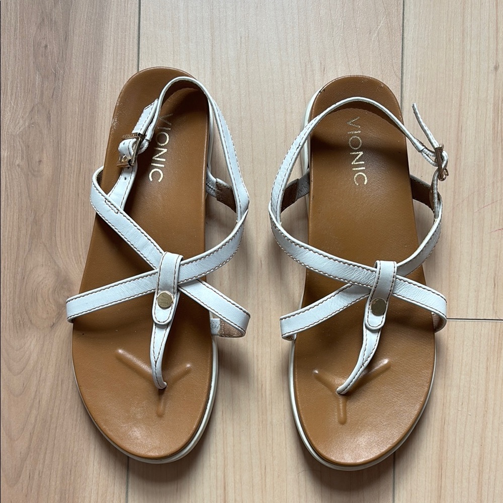Vionic Palm Veranda Strapy Slingback Sandal. White. Size 9